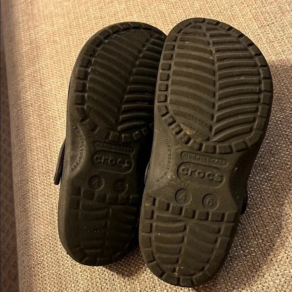 CROCS Classic Black Clogs - Picture 4 of 4